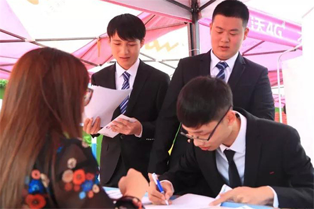 17歲中專生 “逆風(fēng)翻盤”：7家企業(yè)遞橄欖枝背后，是職業(yè)教育的硬核實力