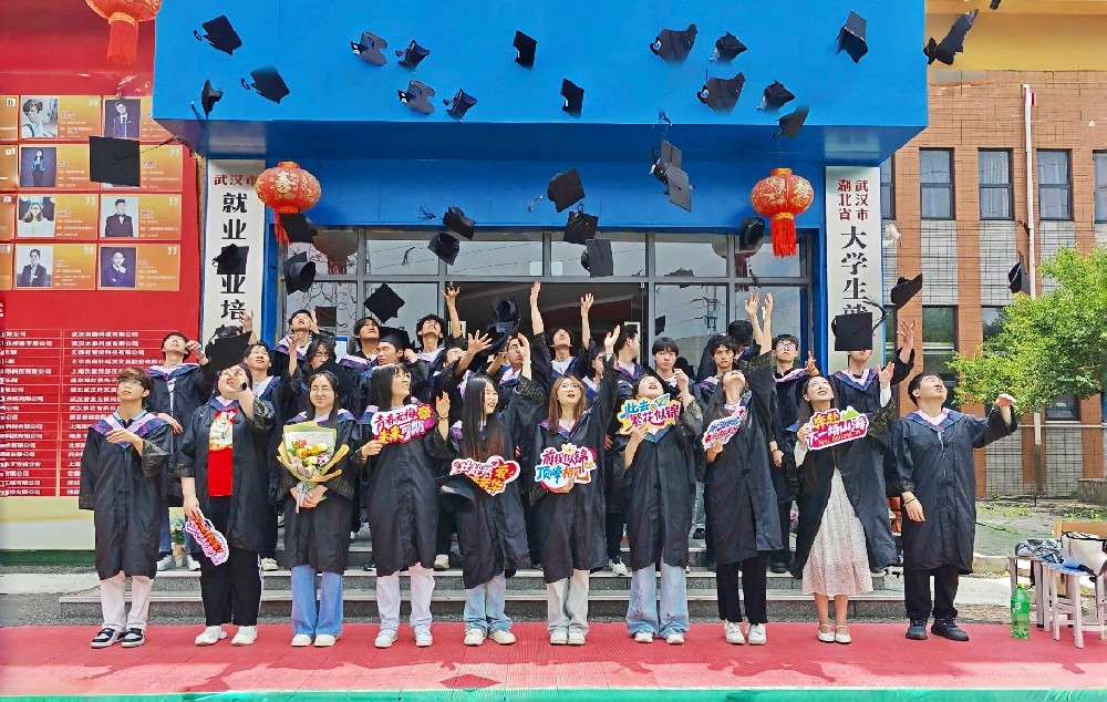 多圖預(yù)警 | 記憶留“夏”，定格武漢新華2025屆畢業(yè)典禮的美好瞬間