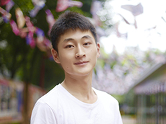 【新生故事】李澤同：選擇新華，夢(mèng)想光芒，飛奔而來！