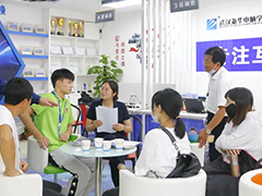 【開學報到日】直擊武漢新華電腦學?；馃釄竺F(xiàn)場！