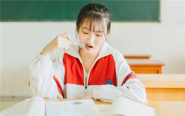 女生學(xué)什么好？.jpg